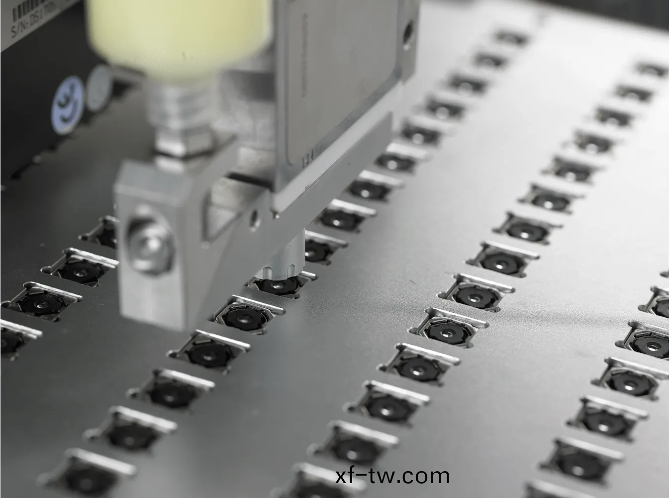 CCM/VCM精(jing)密(mi)點(dian)膠解(jie)決方案(an)